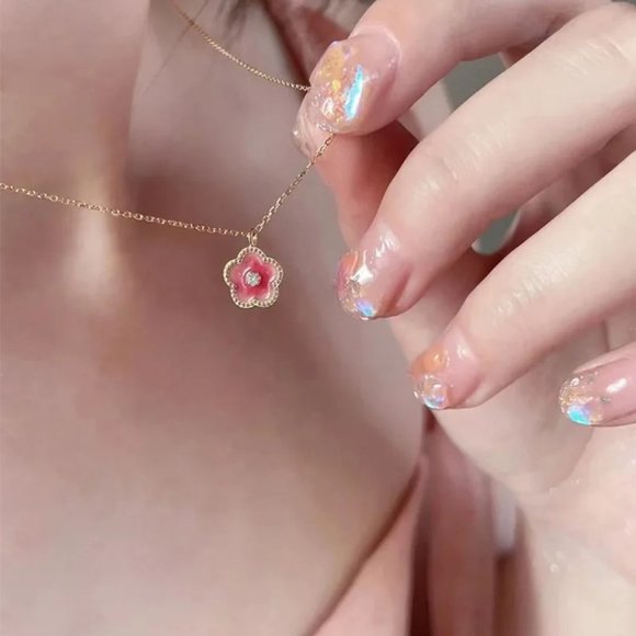 Small Peach Blossom Necklace for Women Sweet Delicate Gold Color Clavicle Chain - Picture 6 of 8